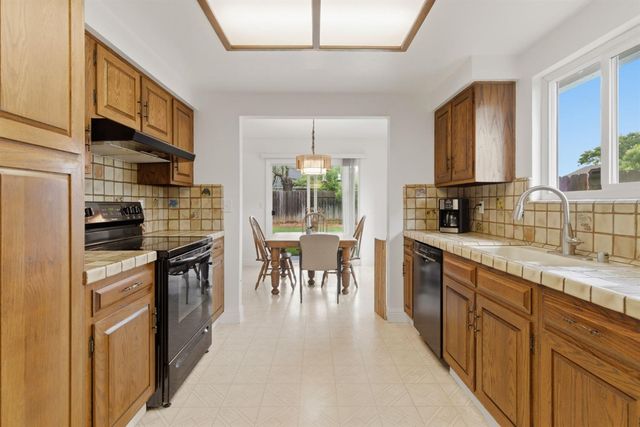 8209 Cottongin Way, Sacramento, CA 95828