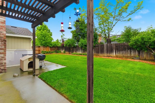 8209 Cottongin Way, Sacramento, CA 95828