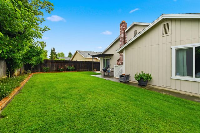 8209 Cottongin Way, Sacramento, CA 95828