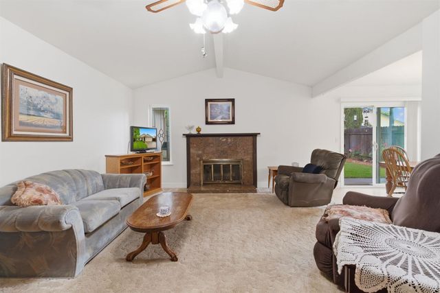 8209 Cottongin Way, Sacramento, CA 95828