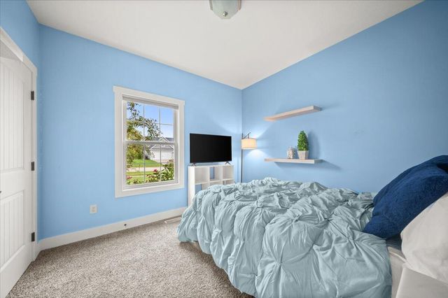 278 Vansen Drive, Kent City Vllg, MI 49330