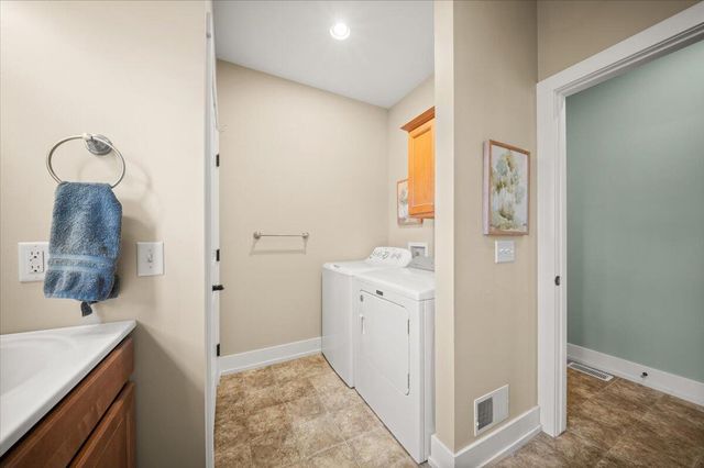 278 Vansen Drive, Kent City Vllg, MI 49330