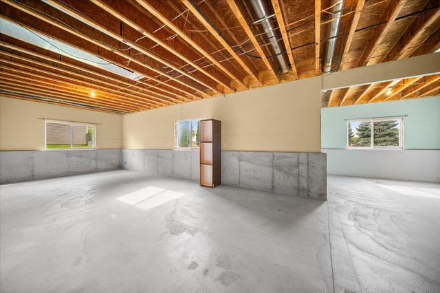 278 Vansen Drive, Kent City Vllg, MI 49330