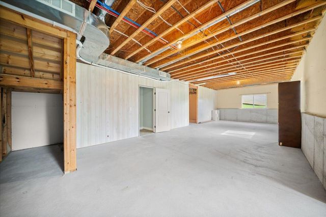 278 Vansen Drive, Kent City Vllg, MI 49330