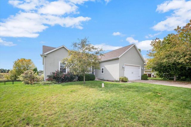 278 Vansen Drive, Kent City Vllg, MI 49330