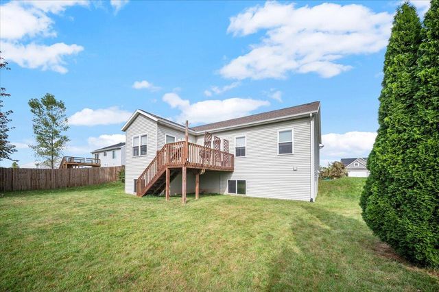 278 Vansen Drive, Kent City Vllg, MI 49330