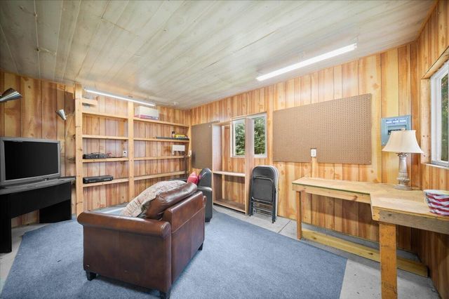 278 Vansen Drive, Kent City Vllg, MI 49330