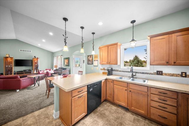 278 Vansen Drive, Kent City Vllg, MI 49330