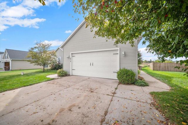 278 Vansen Drive, Kent City Vllg, MI 49330