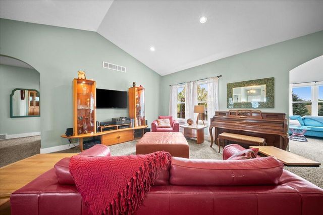 278 Vansen Drive, Kent City Vllg, MI 49330