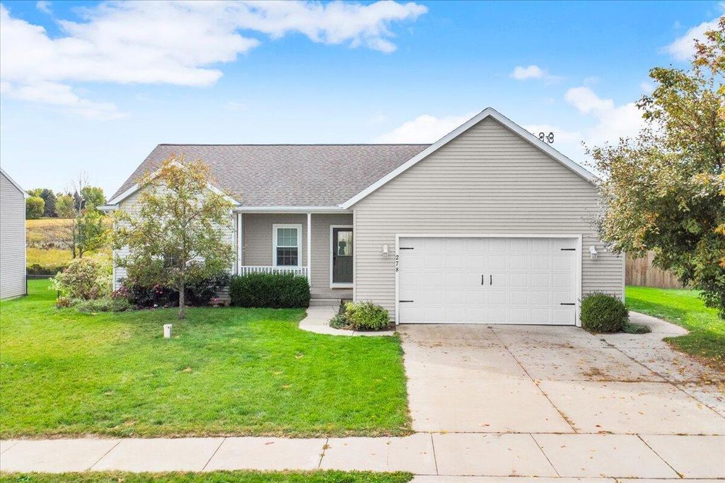 278 Vansen Drive, Kent City Vllg, MI 49330