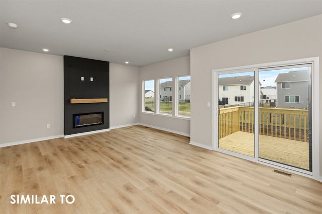 1004 Featherstone Avenue NE, Bondurant, IA 50035