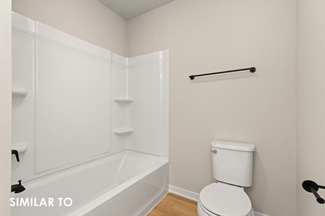 1004 Featherstone Avenue NE, Bondurant, IA 50035