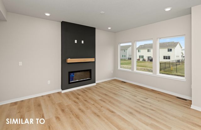 1004 Featherstone Avenue NE, Bondurant, IA 50035
