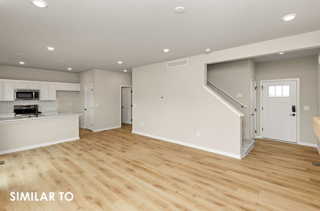 1004 Featherstone Avenue NE, Bondurant, IA 50035