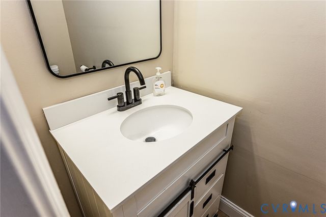 2806 Cove Ridge Rd, Midlothian, VA 23112