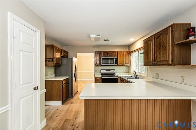 2806 Cove Ridge Rd, Midlothian, VA 23112