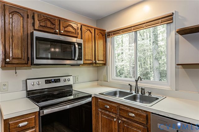 2806 Cove Ridge Rd, Midlothian, VA 23112