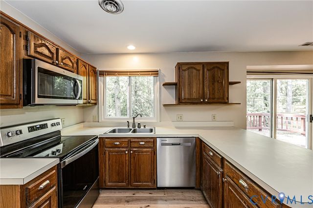 2806 Cove Ridge Rd, Midlothian, VA 23112