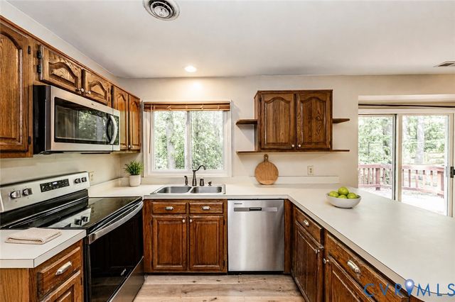 2806 Cove Ridge Rd, Midlothian, VA 23112