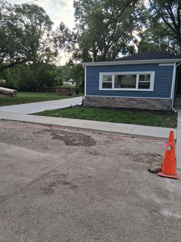 13621 Homan Avenue, Robbins, IL 60472