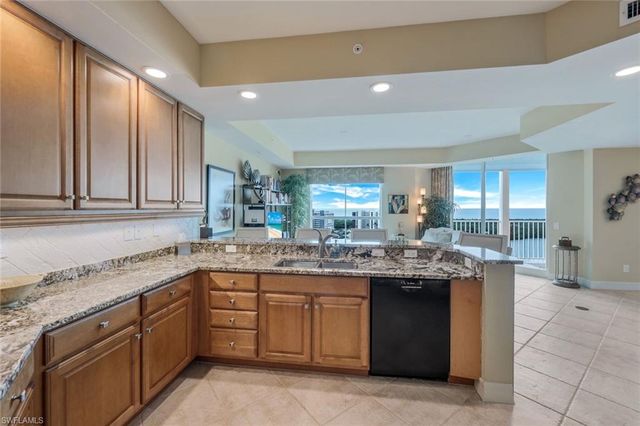 295 Grande WAY 1202, Naples, FL 34110