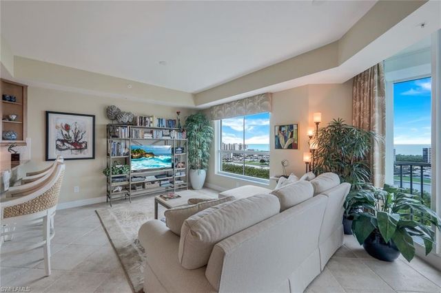 295 Grande WAY 1202, Naples, FL 34110