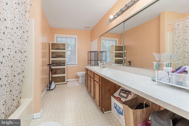115 STONE HENGE DR, Swedesboro, NJ 08085