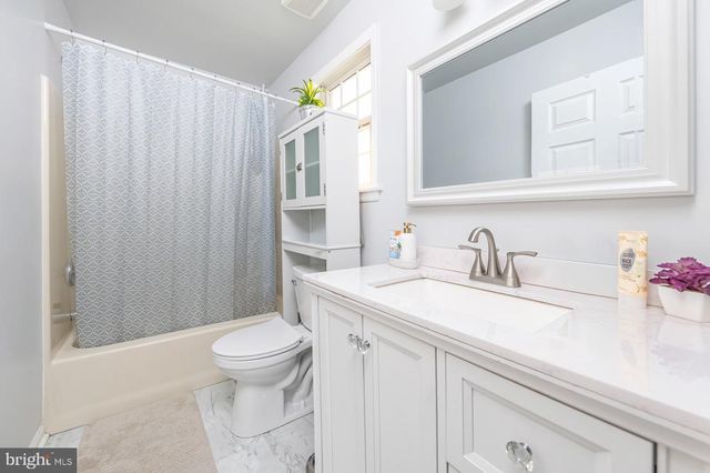 115 STONE HENGE DR, Swedesboro, NJ 08085