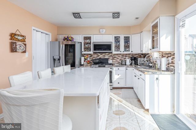 115 STONE HENGE DR, Swedesboro, NJ 08085