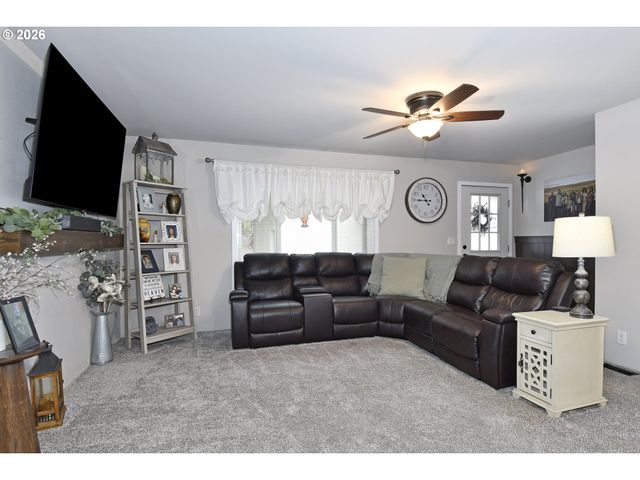 32700 Se LEEWOOD Ln 16B, Boring, OR 97009
