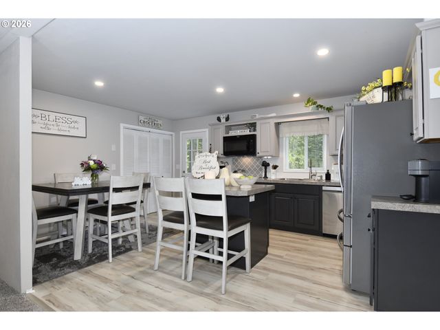 32700 Se LEEWOOD Ln 16B, Boring, OR 97009
