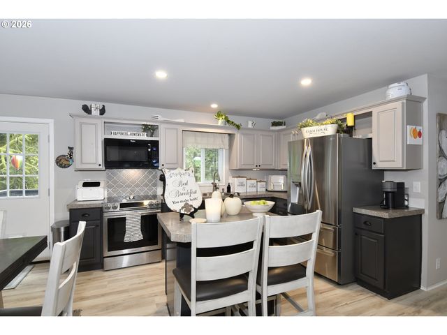 32700 Se LEEWOOD Ln 16B, Boring, OR 97009