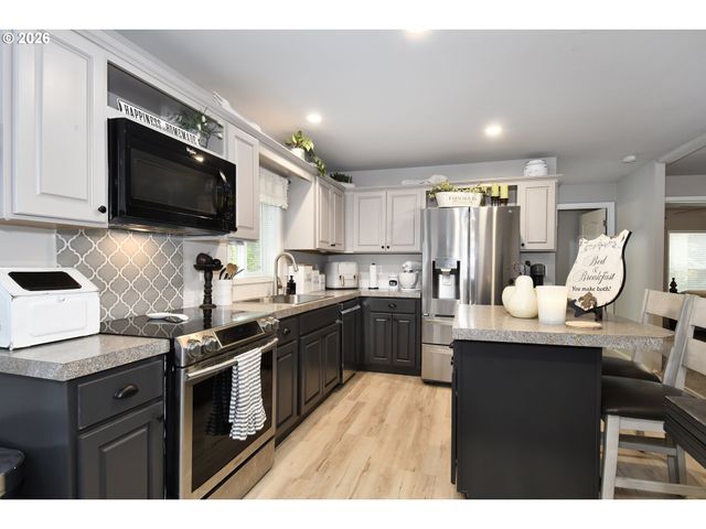 32700 Se LEEWOOD Ln 16B, Boring, OR 97009
