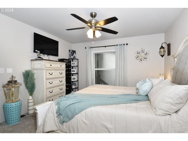 32700 Se LEEWOOD Ln 16B, Boring, OR 97009