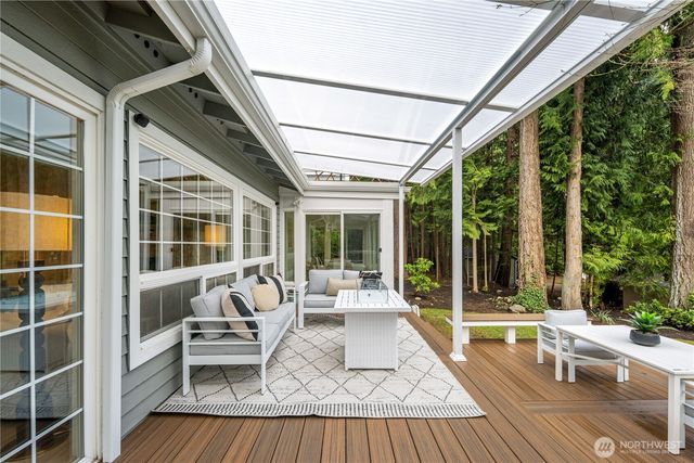 1626 W Beaver Lake Drive SE, Sammamish, WA 98075