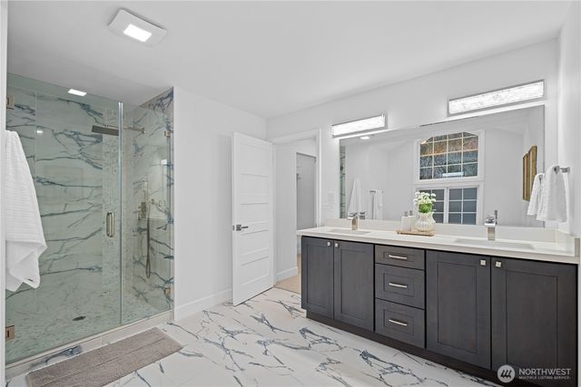 1626 W Beaver Lake Drive SE, Sammamish, WA 98075