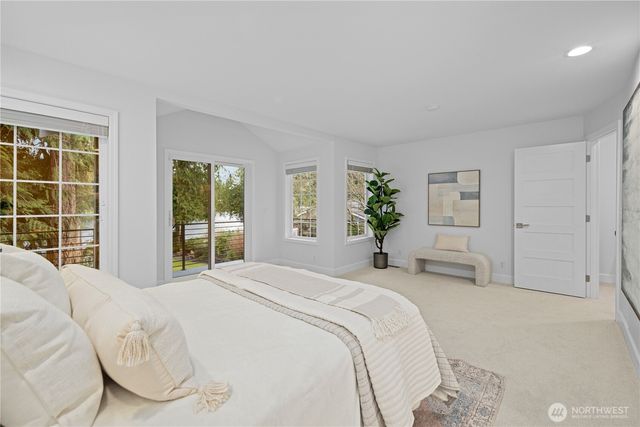 1626 W Beaver Lake Drive SE, Sammamish, WA 98075