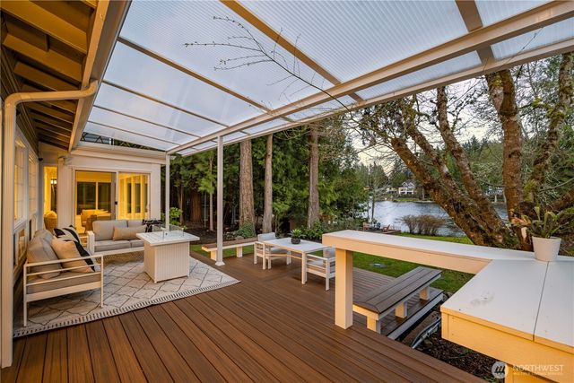 1626 W Beaver Lake Drive SE, Sammamish, WA 98075