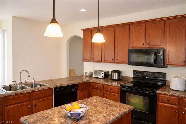 1721 Timber Cove Court, Winston-salem, NC 27127