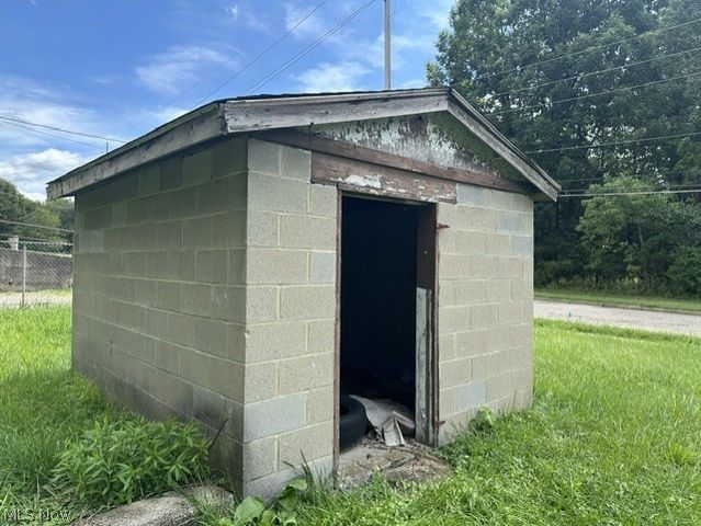 405 Drake Avenue, Youngstown, OH 44505