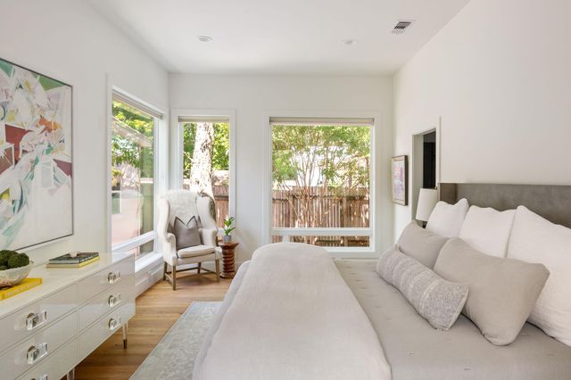 2211 Canterbury ST, Austin, TX 78702