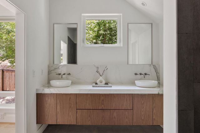 2211 Canterbury ST, Austin, TX 78702