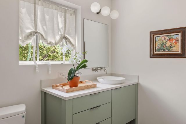 2211 Canterbury ST, Austin, TX 78702