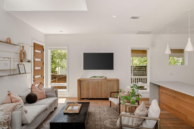 2211 Canterbury ST, Austin, TX 78702