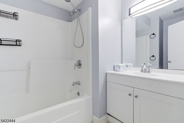 308 Passaic Ave 215, Harrison Town, NJ 07029