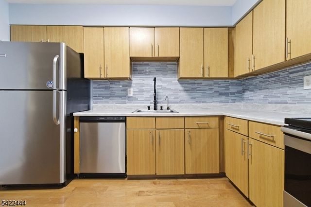 308 Passaic Ave 215, Harrison Town, NJ 07029