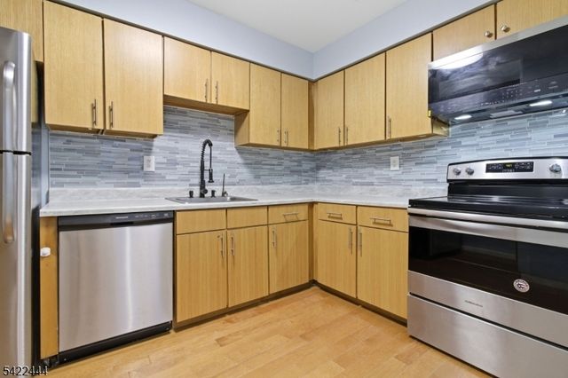 308 Passaic Ave 215, Harrison Town, NJ 07029
