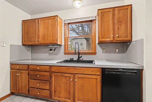 177 Glen Eagle Drive, Rockford, MI 49341