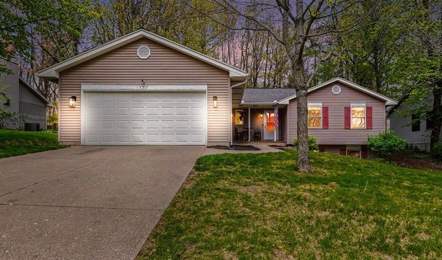 177 Glen Eagle Drive, Rockford, MI 49341